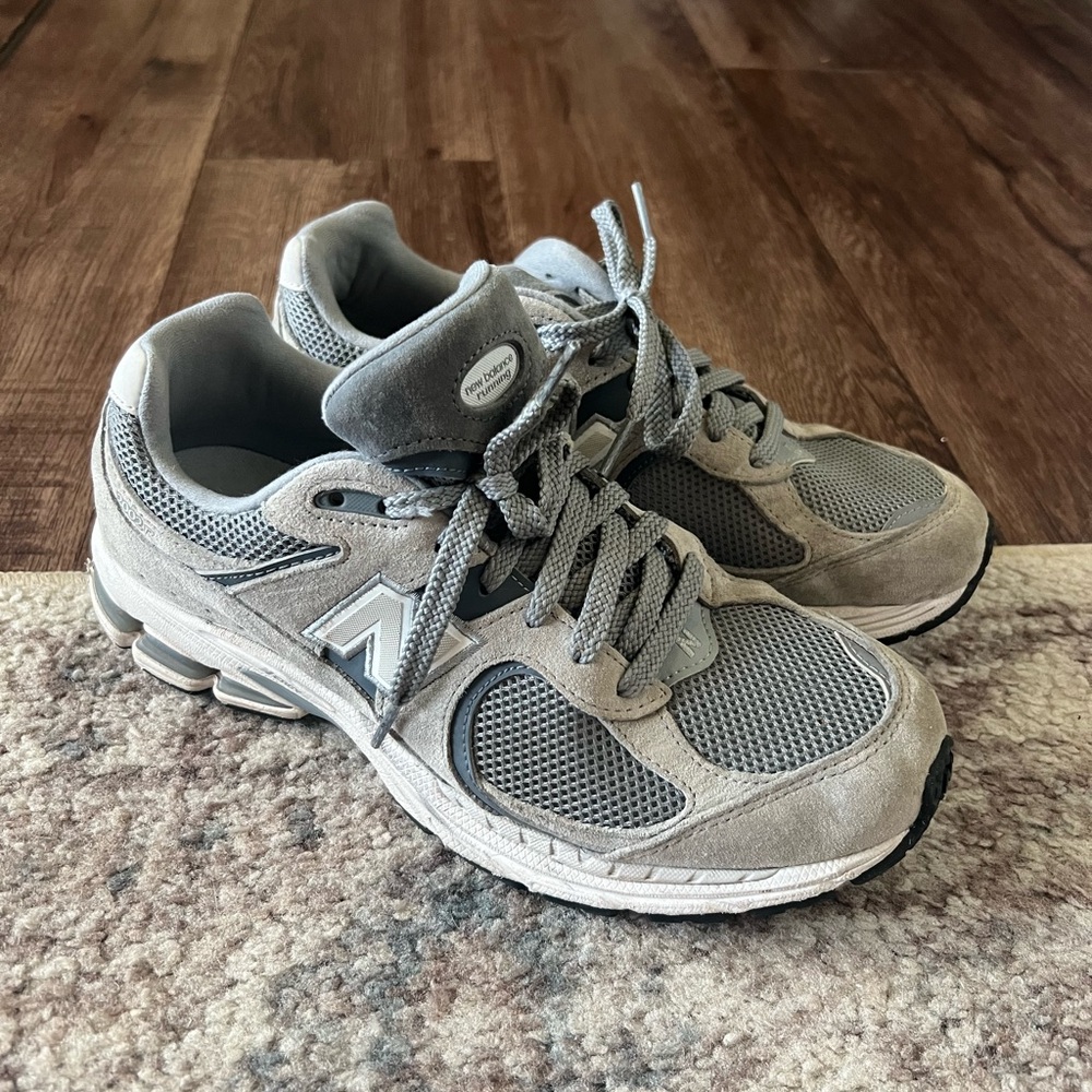 New Balance Mens 2002r Sneaker Size 8